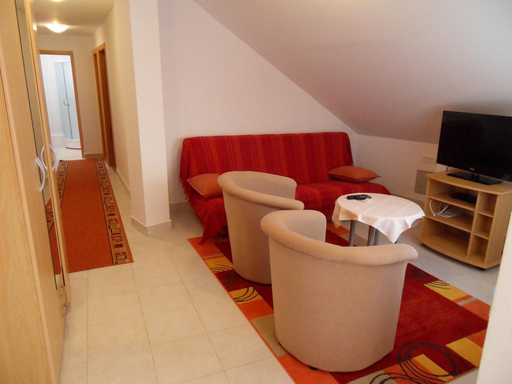 Apartments Petricevic 2 Selce Habitación foto
