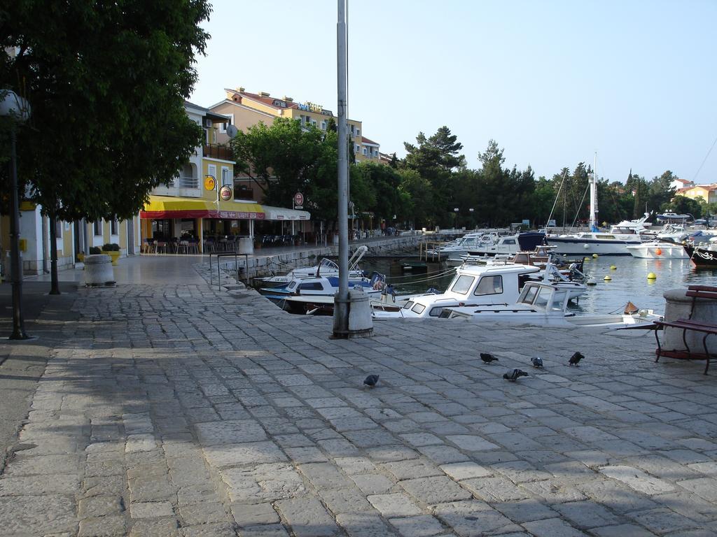 Apartments Petricevic 2 Selce Exterior foto