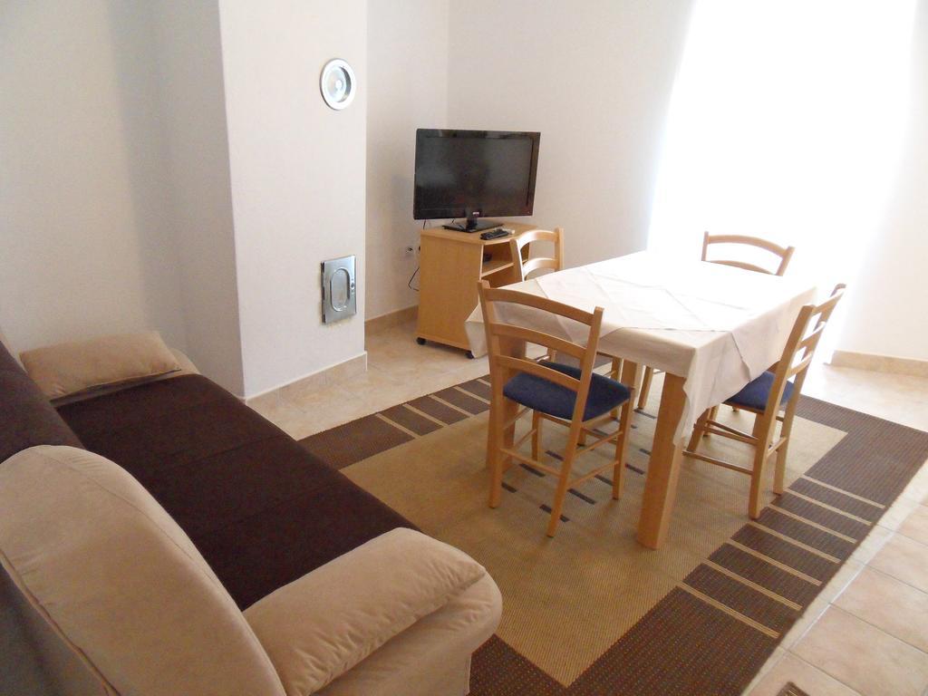 Apartments Petricevic 2 Selce Exterior foto