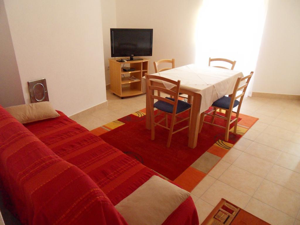 Apartments Petricevic 2 Selce Exterior foto
